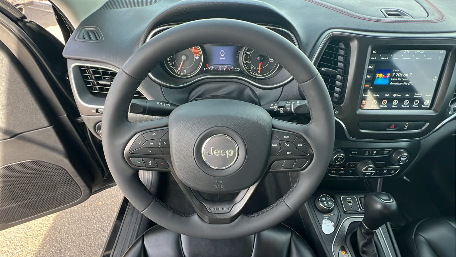 Thumbnail: 2022 Jeep Cherokee - 18