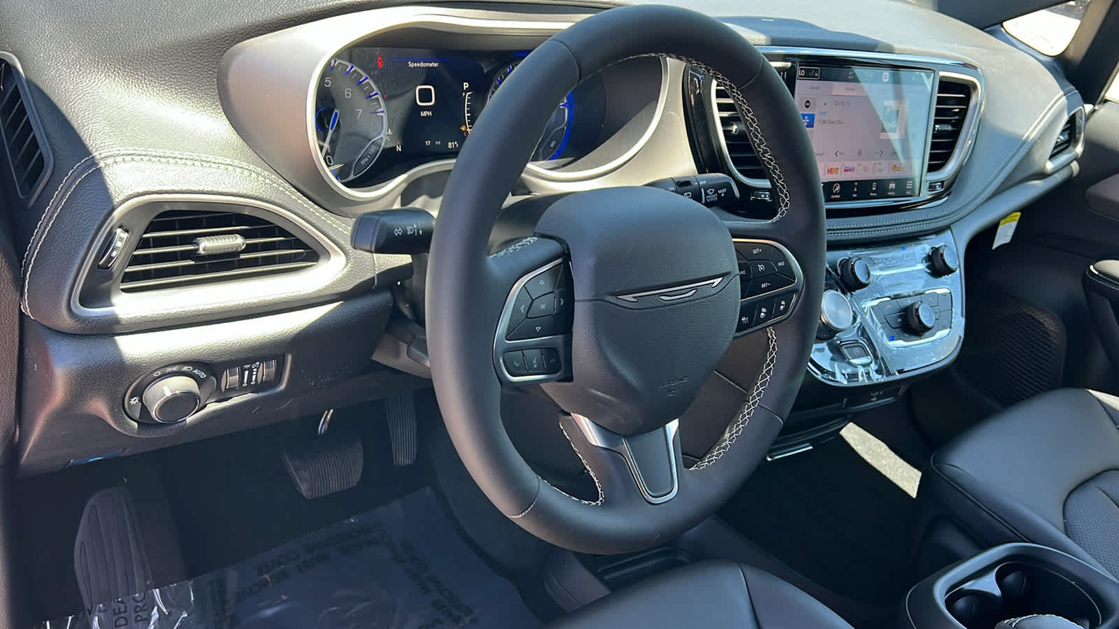 Thumbnail: 2027 Chrysler Pacifica - 10