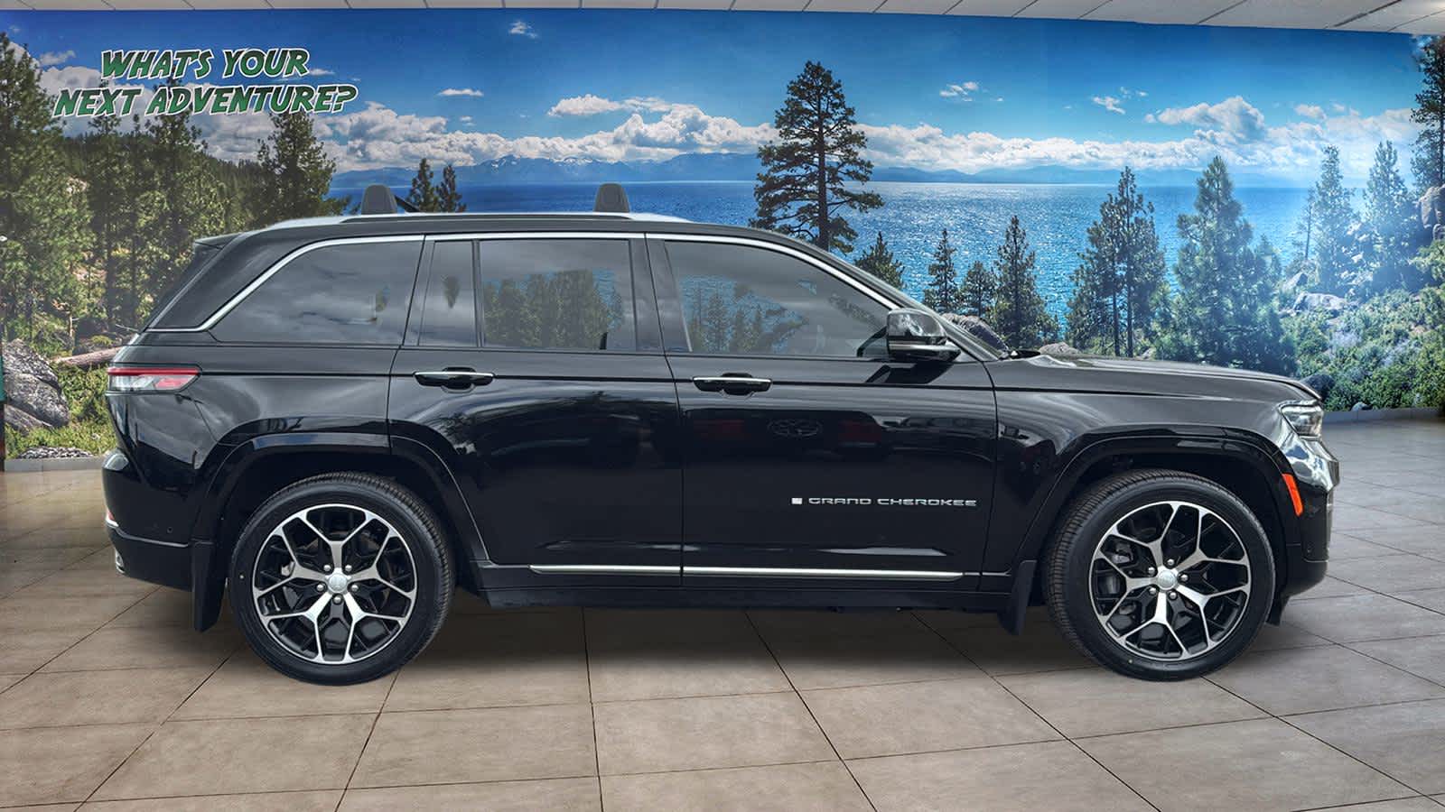 2022 Jeep Cherokee Summit 4xe photo 3