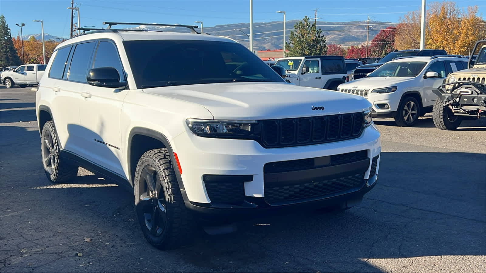 Thumbnail: 2023 Jeep Grand Cherokee - 3