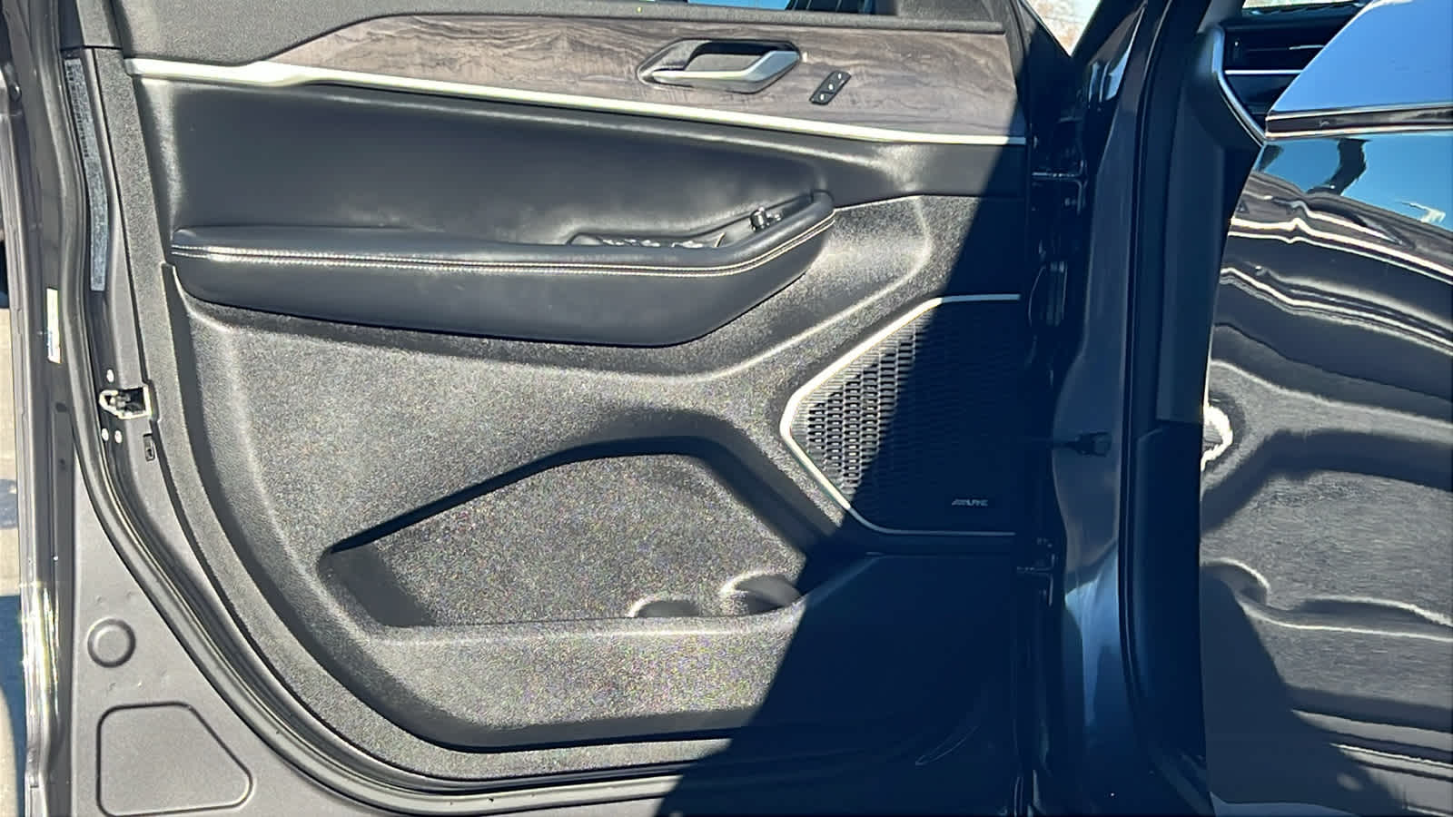 Thumbnail: 2023 Jeep Grand Cherokee - 23