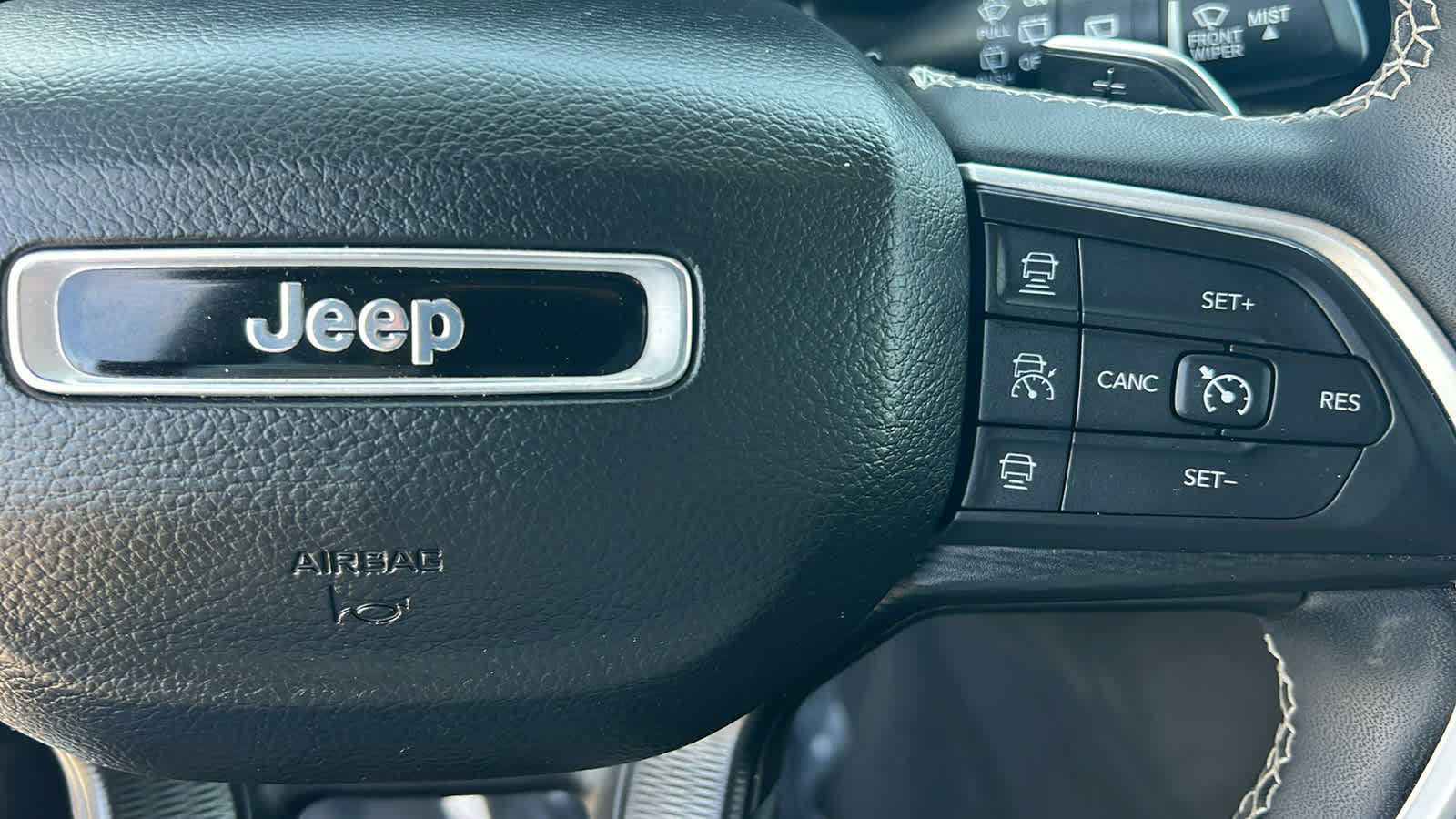 Thumbnail: 2023 Jeep Grand Cherokee - 20