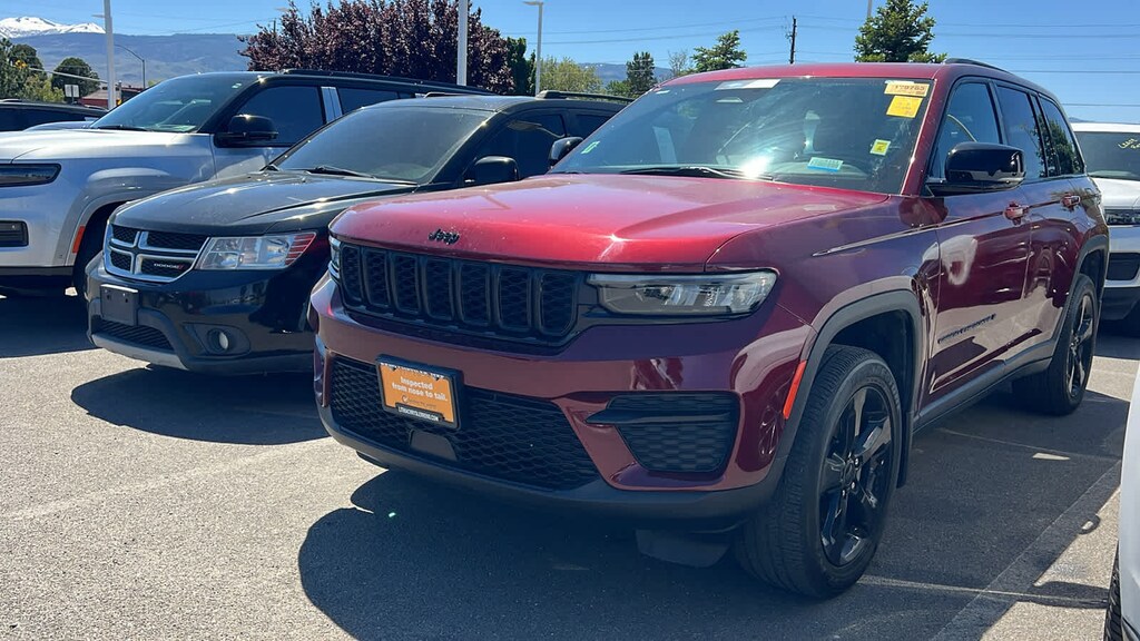 Used 2023 Jeep Grand Cherokee Altitude SUV