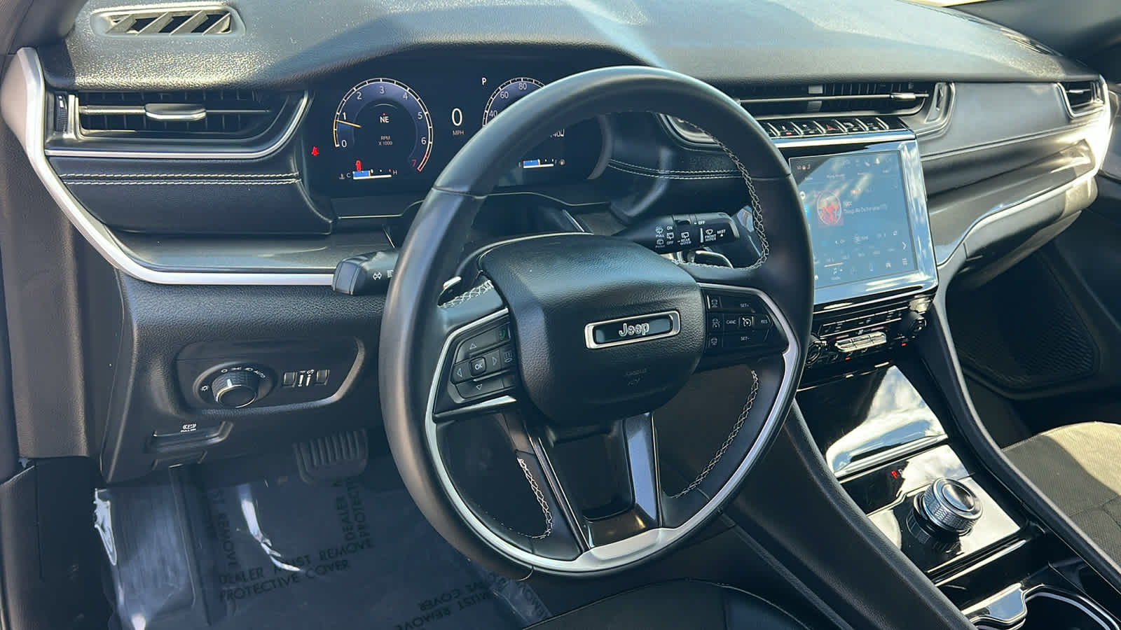 Thumbnail: 2023 Jeep Grand Cherokee - 10