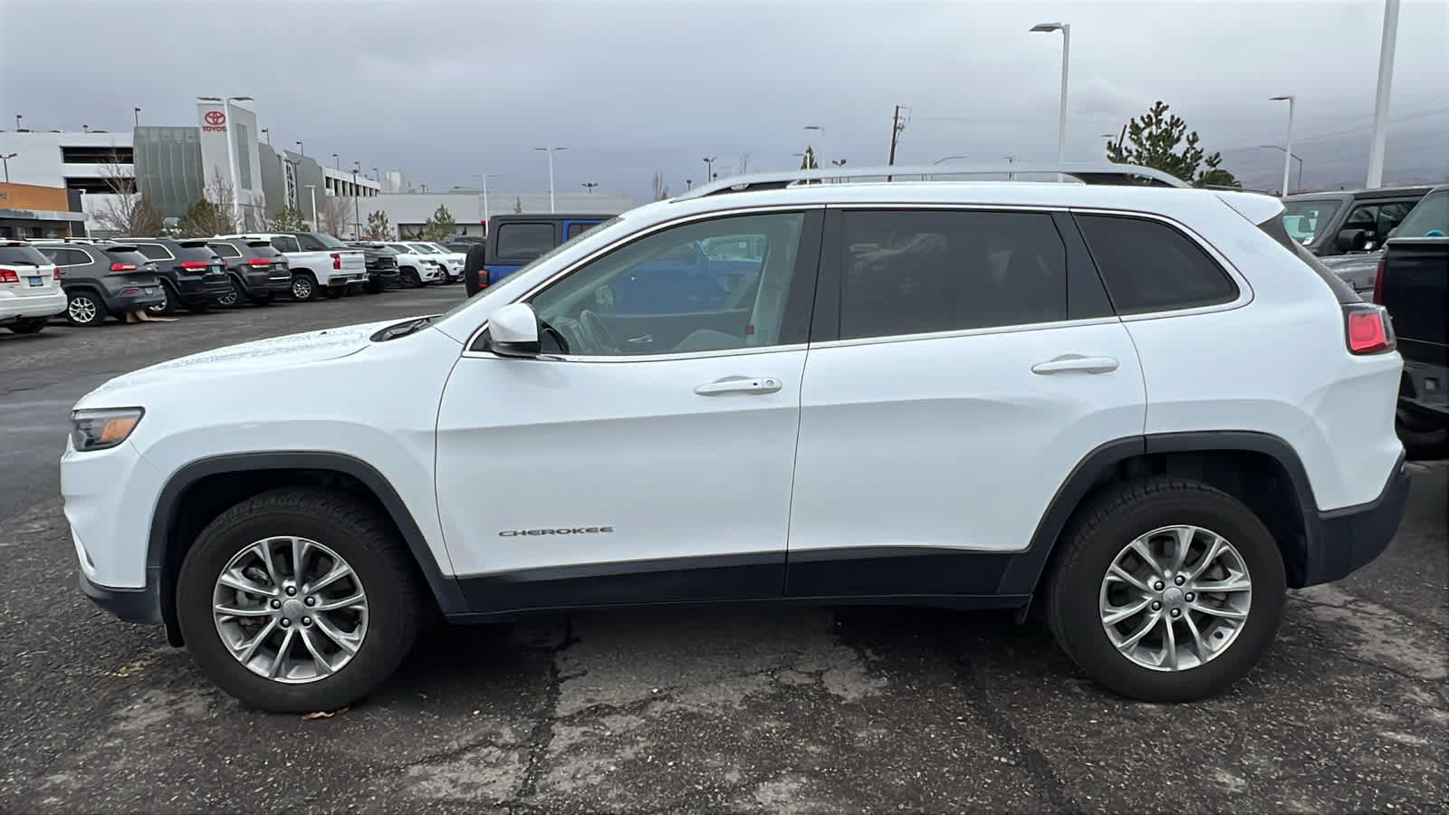 Thumbnail: 2020 Jeep Cherokee - 10