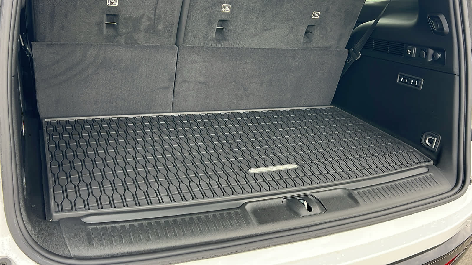 Thumbnail: 2025 Jeep Wagoneer - 27