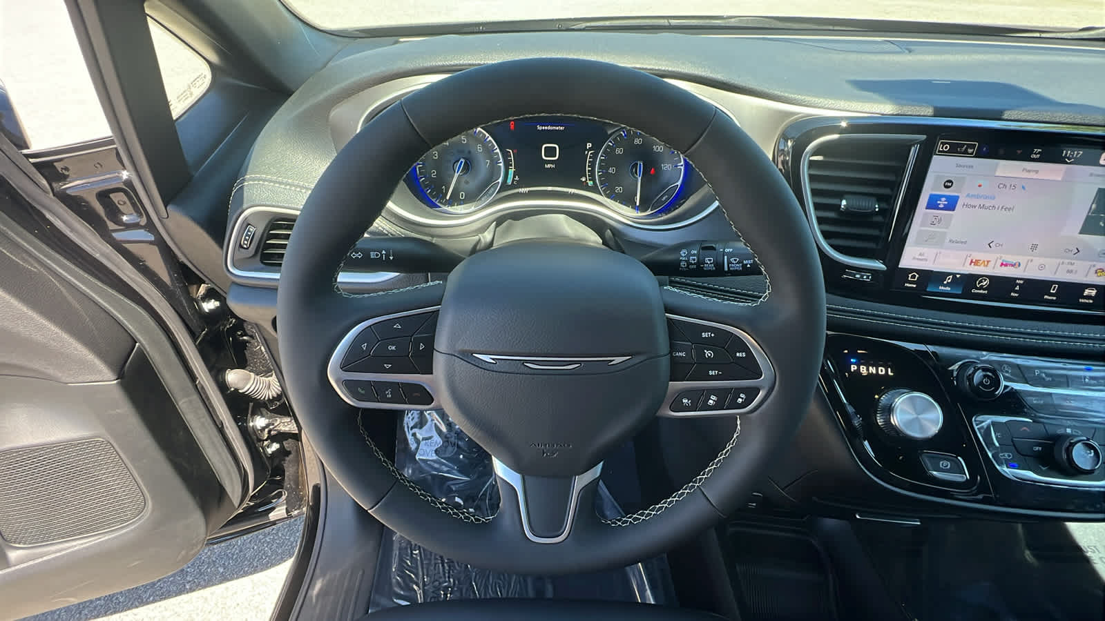Thumbnail: 2027 Chrysler Pacifica - 18