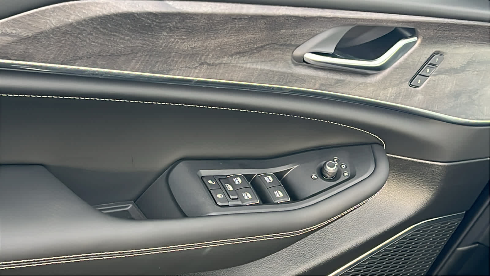 Thumbnail: 2025 Jeep Grand Cherokee L - 22