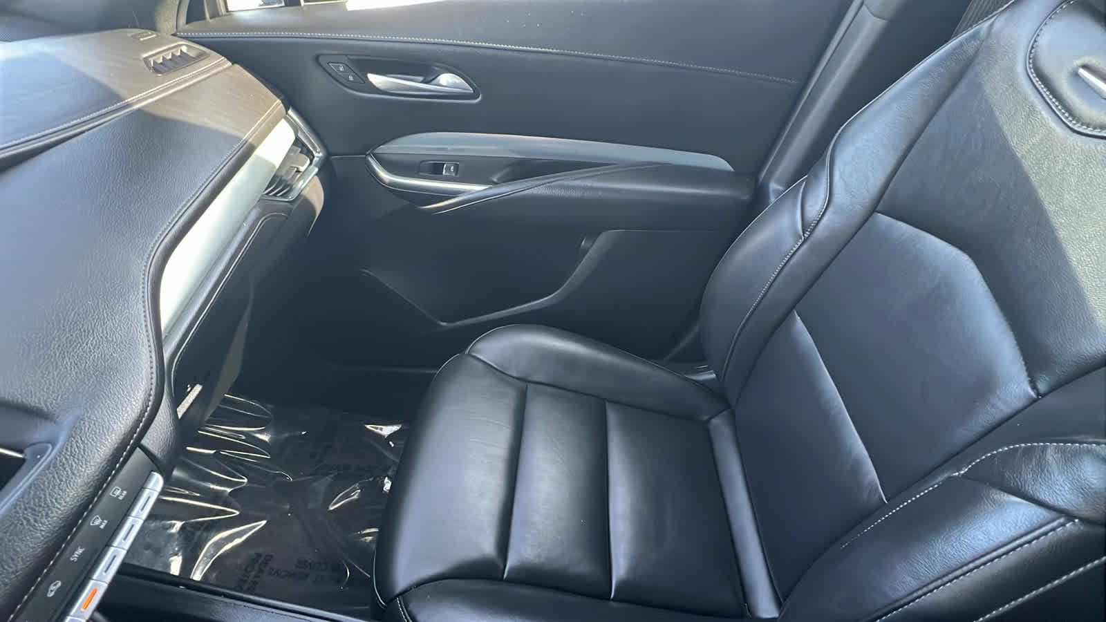 Thumbnail: 2023 Cadillac XT4 - 12