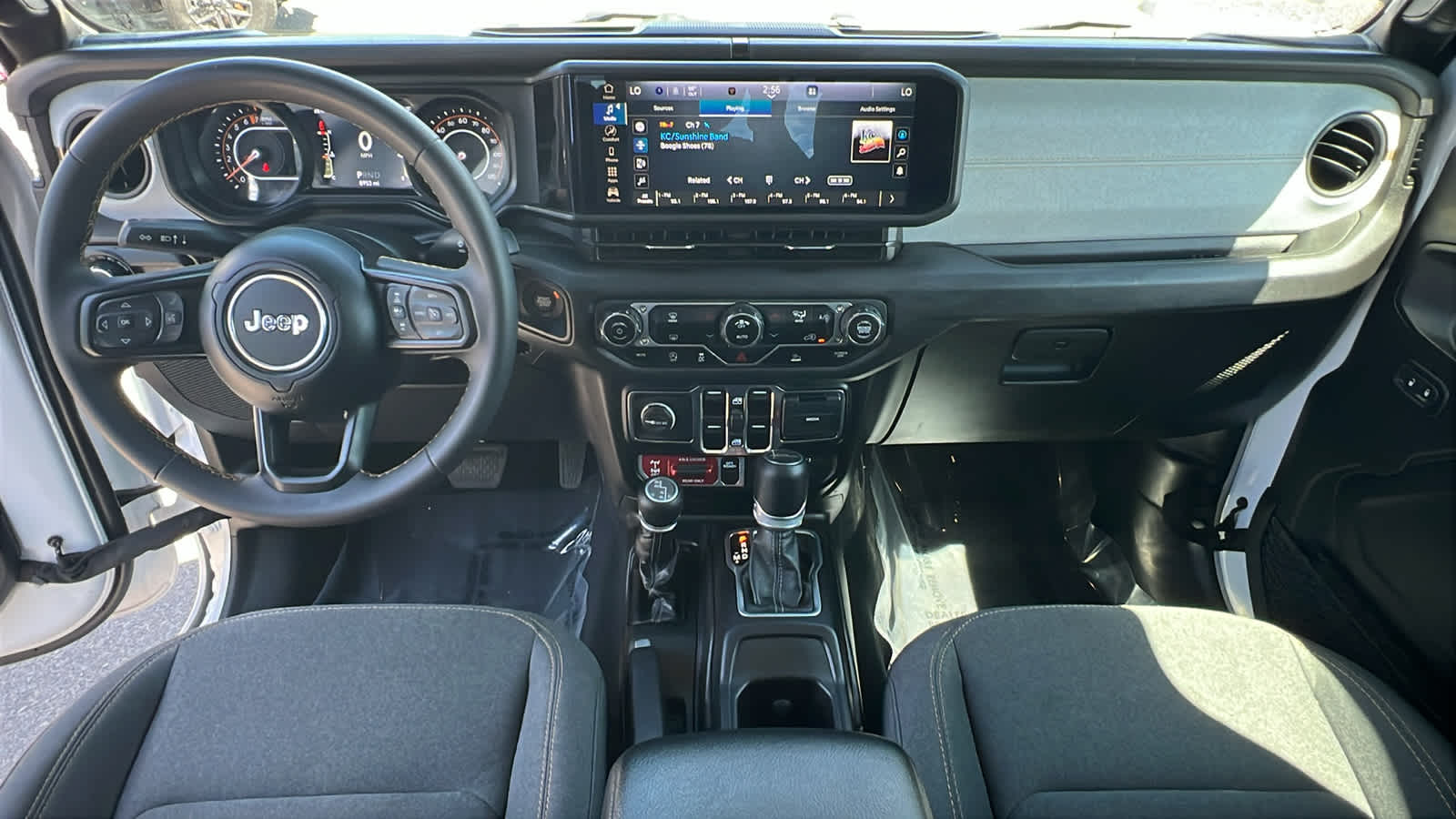 Thumbnail: 2024 Jeep Gladiator - 26
