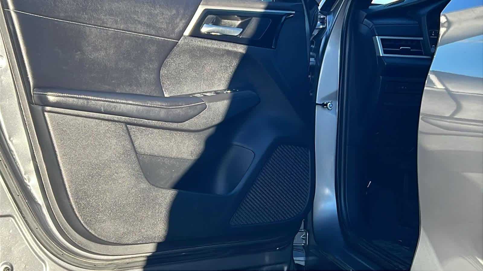 Thumbnail: 2022 Mitsubishi Outlander - 23