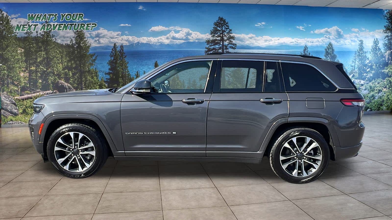 2022 Jeep Grand Cherokee Overland 8