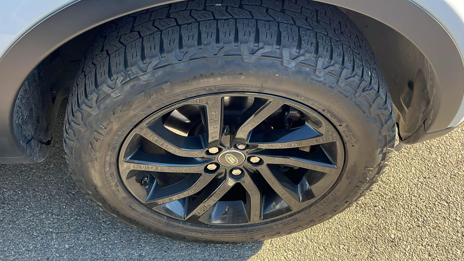 Thumbnail: 2017 Land Rover Discovery Sport - 5