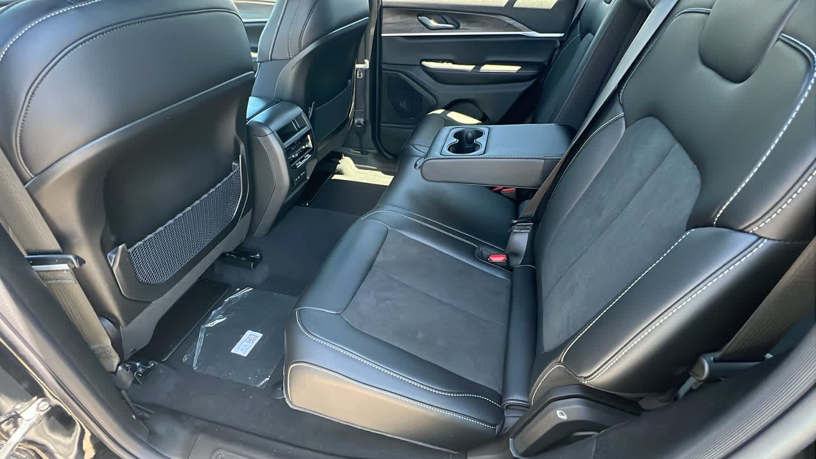 Thumbnail: 2026 Jeep Grand Cherokee - 24
