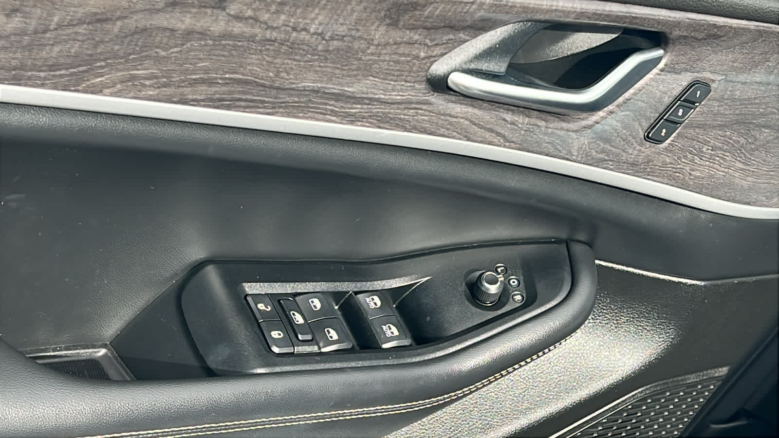 Thumbnail: 2023 Jeep Grand Cherokee - 22