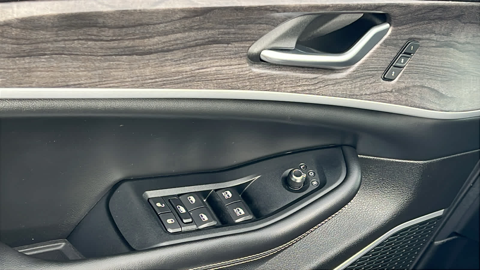 Thumbnail: 2023 Jeep Grand Cherokee - 22