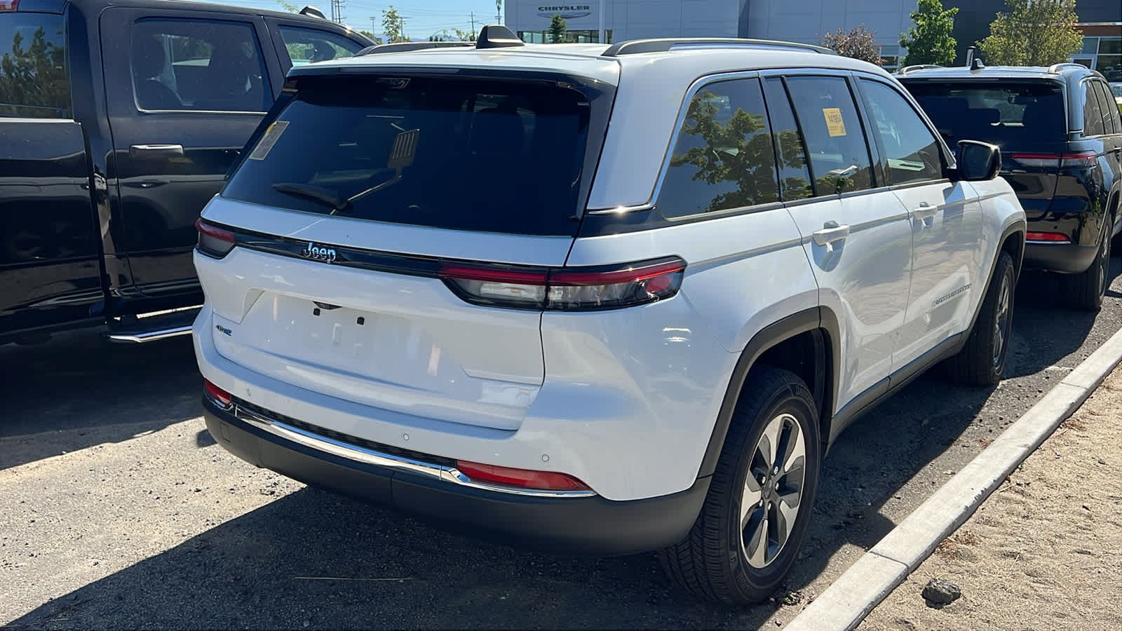 Thumbnail: 2023 Jeep Grand Cherokee - 8