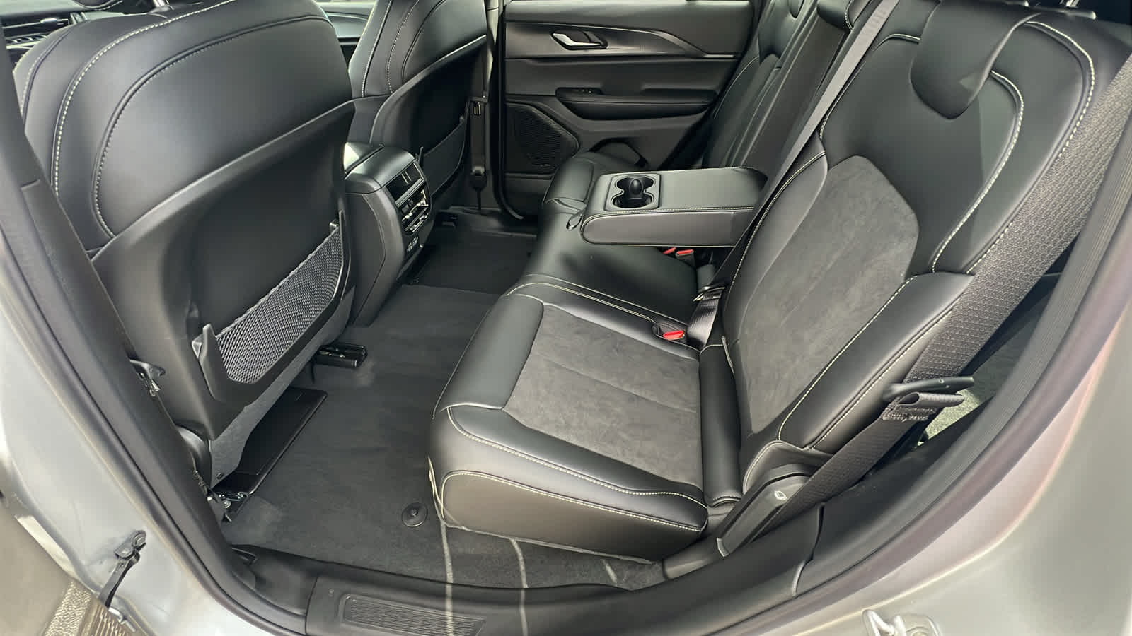 Thumbnail: 2025 Jeep Grand Cherokee - 24