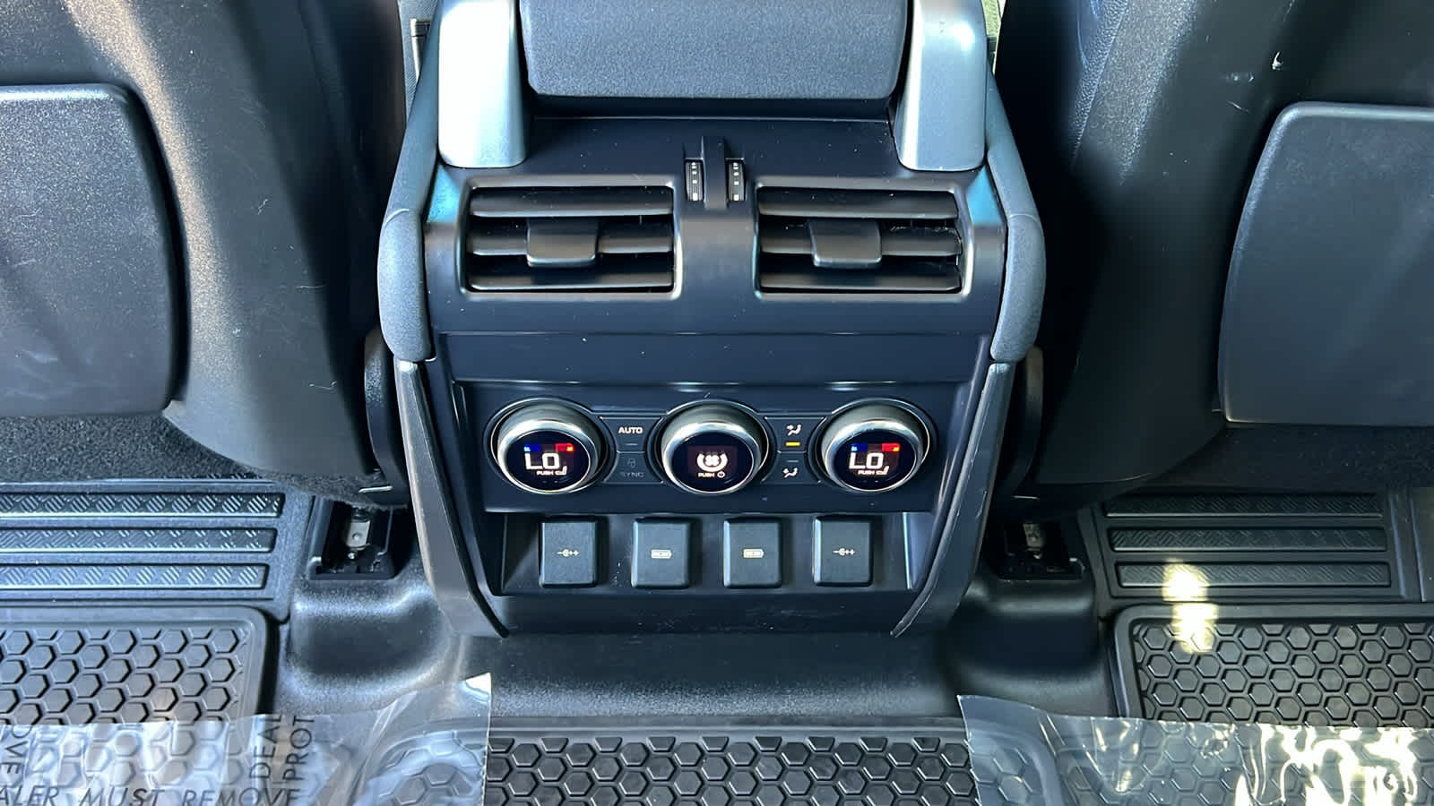 Thumbnail: 2020 Land Rover Defender - 25
