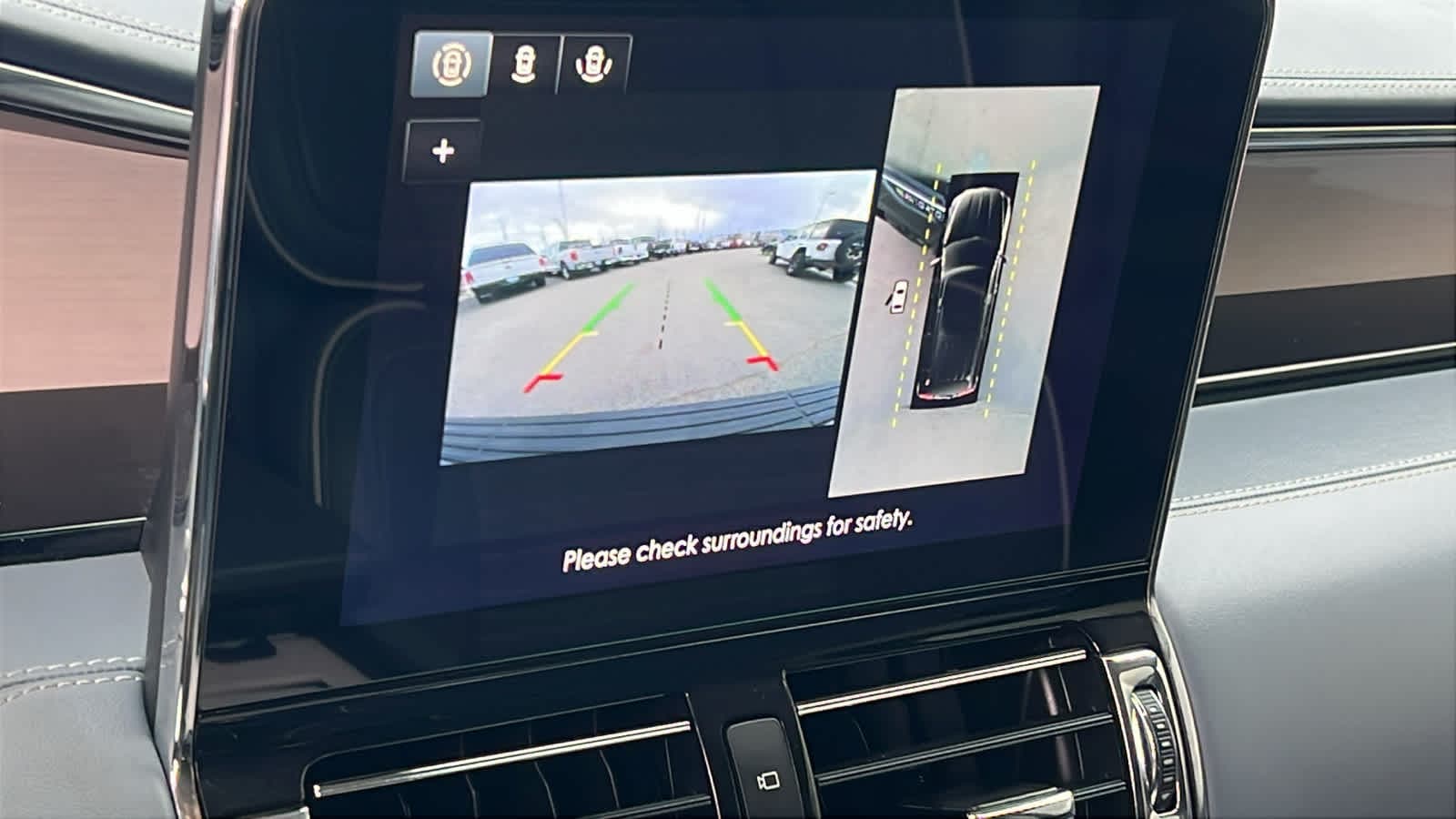 Thumbnail: 2021 Lincoln Navigator L - 16