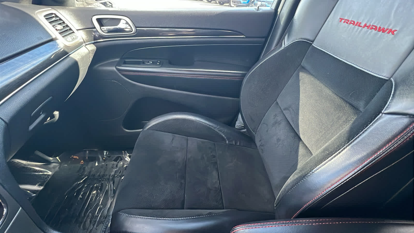 Thumbnail: 2018 Jeep Grand Cherokee - 12