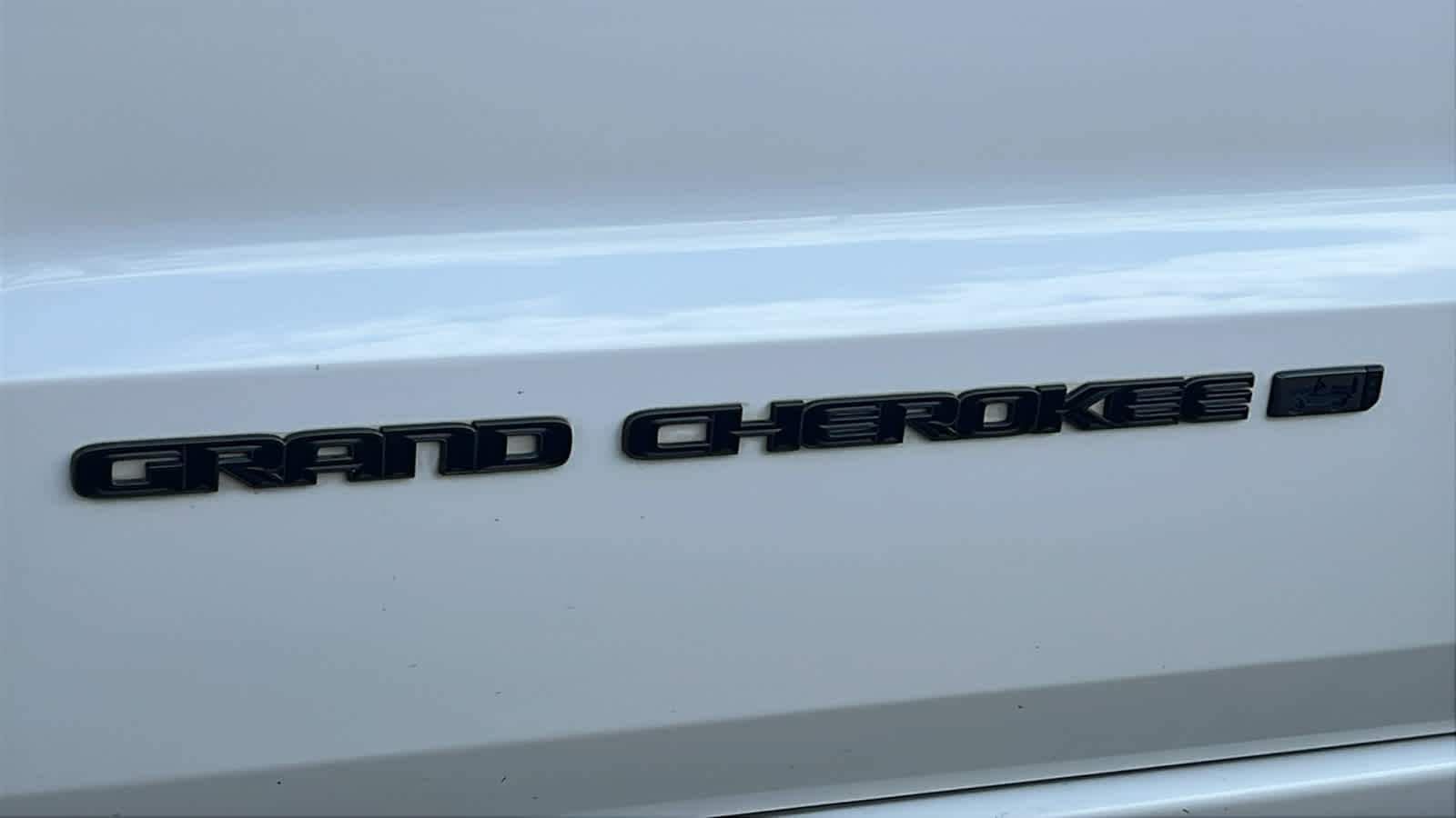 Thumbnail: 2021 Jeep Grand Cherokee - 28