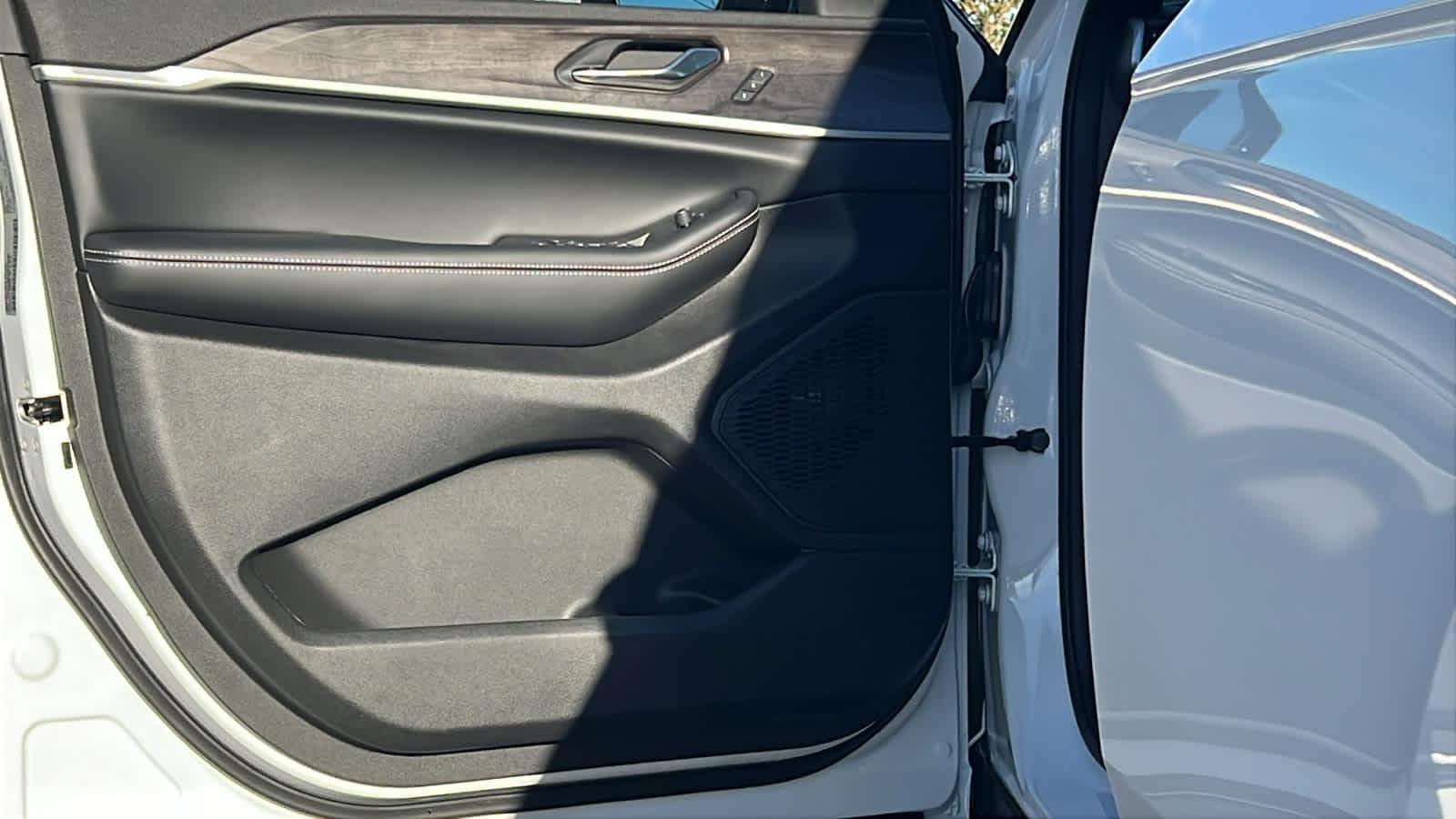 Thumbnail: 2025 Jeep Grand Cherokee - 23