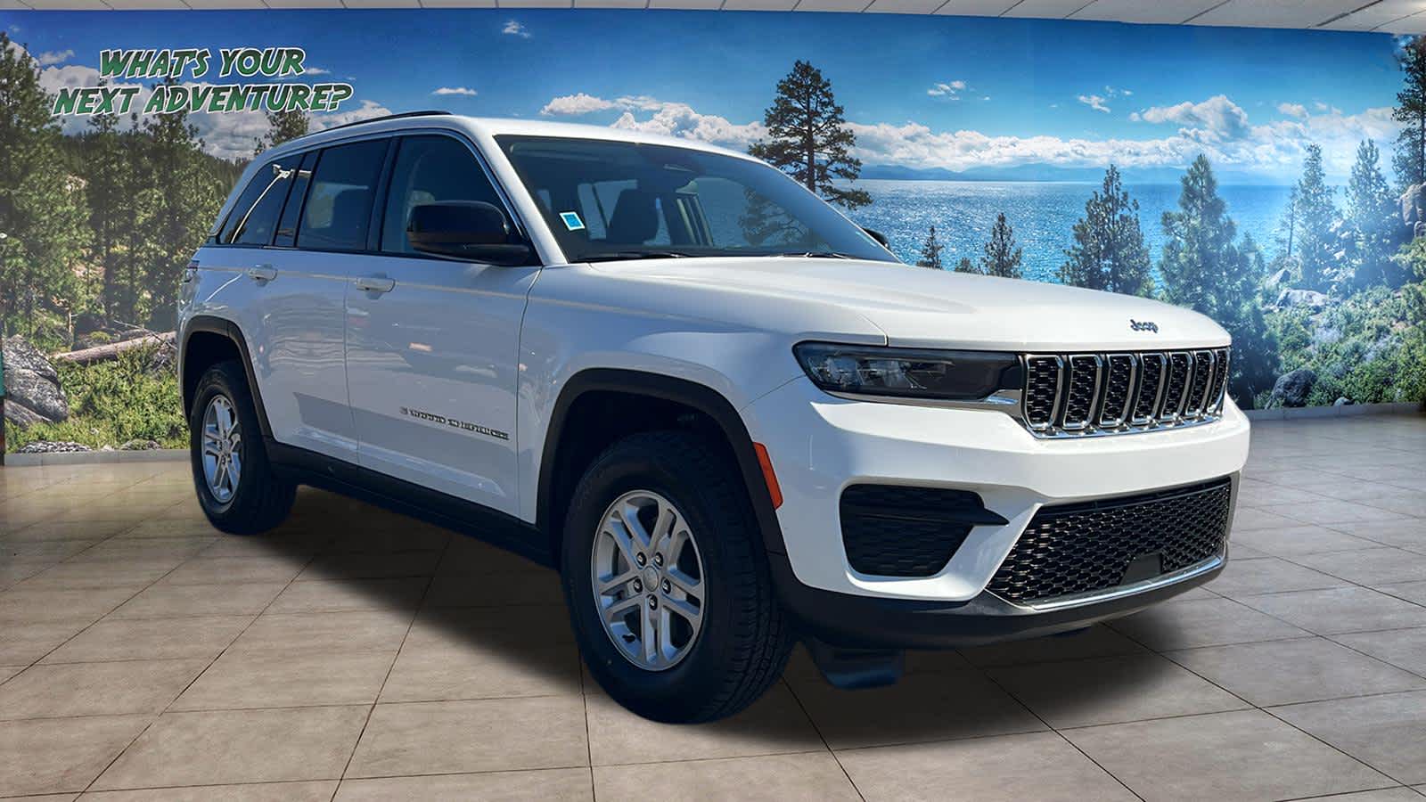 Used 2023 Jeep Grand Cherokee Laredo SUV