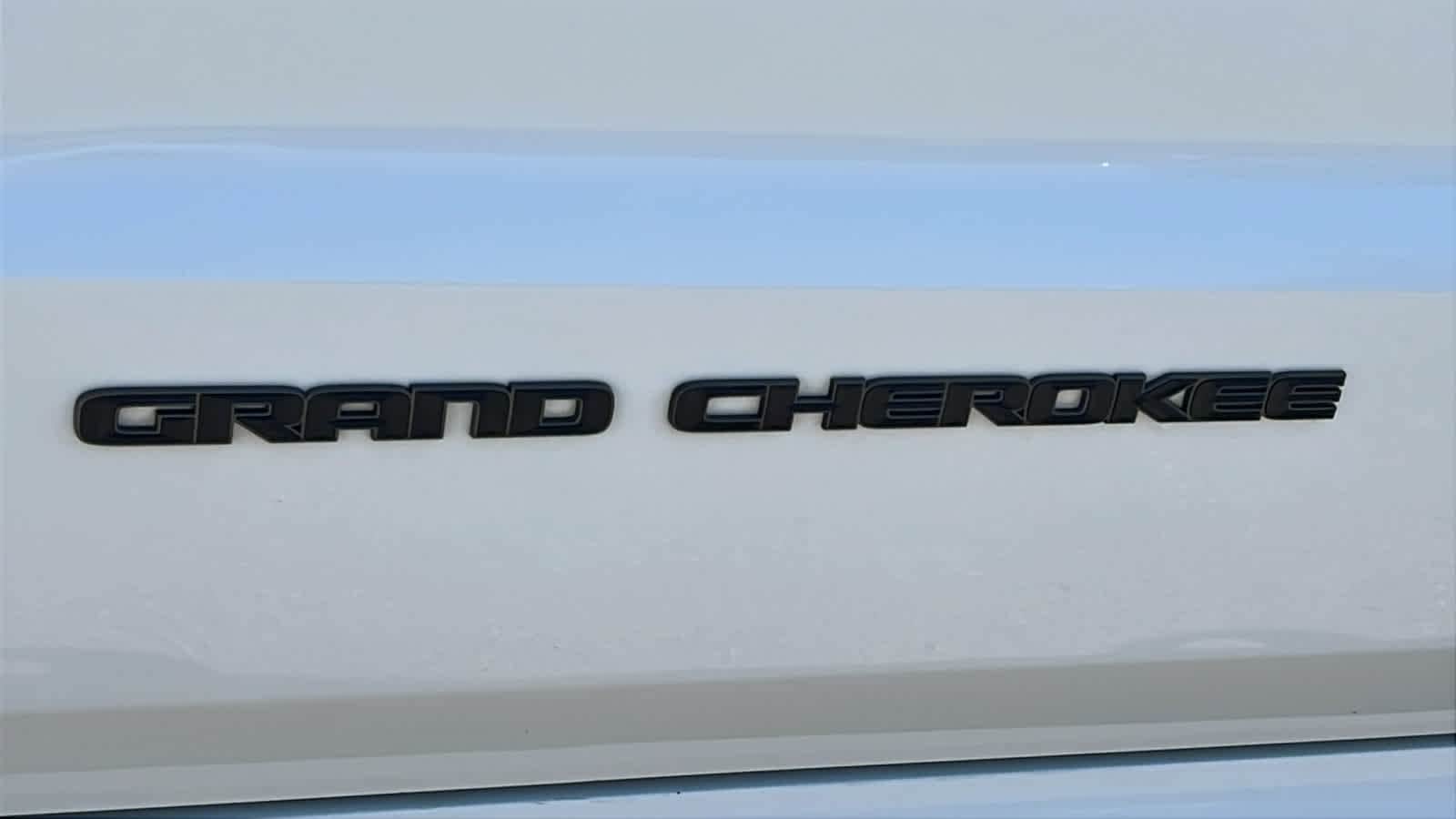 Thumbnail: 2018 Jeep Grand Cherokee - 28