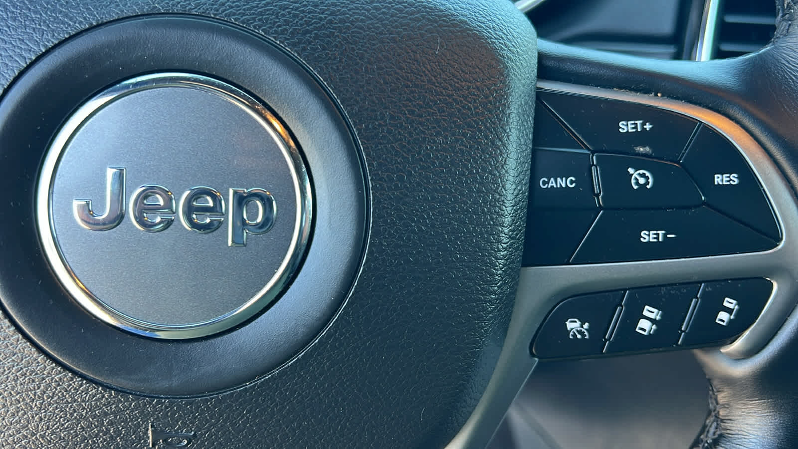 Thumbnail: 2022 Jeep Grand Cherokee - 19