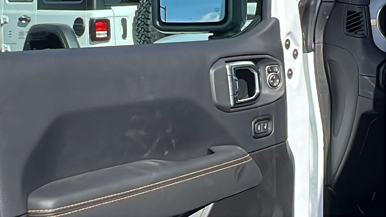 Thumbnail: 2025 Jeep Wrangler - 25