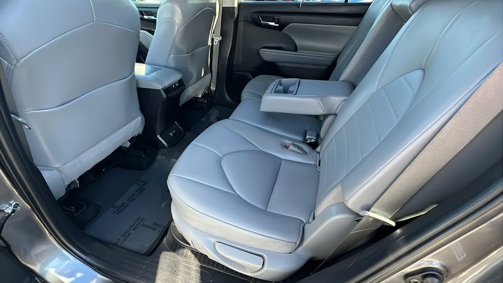 Thumbnail: 2021 Toyota Highlander - 24