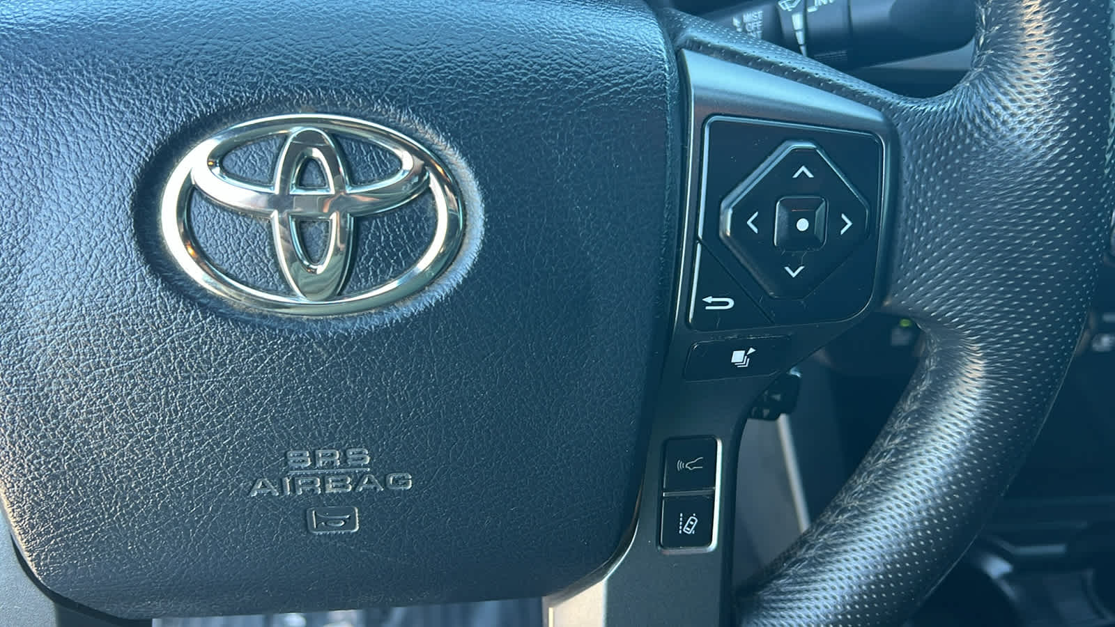Thumbnail: 2018 Toyota Tacoma - 19