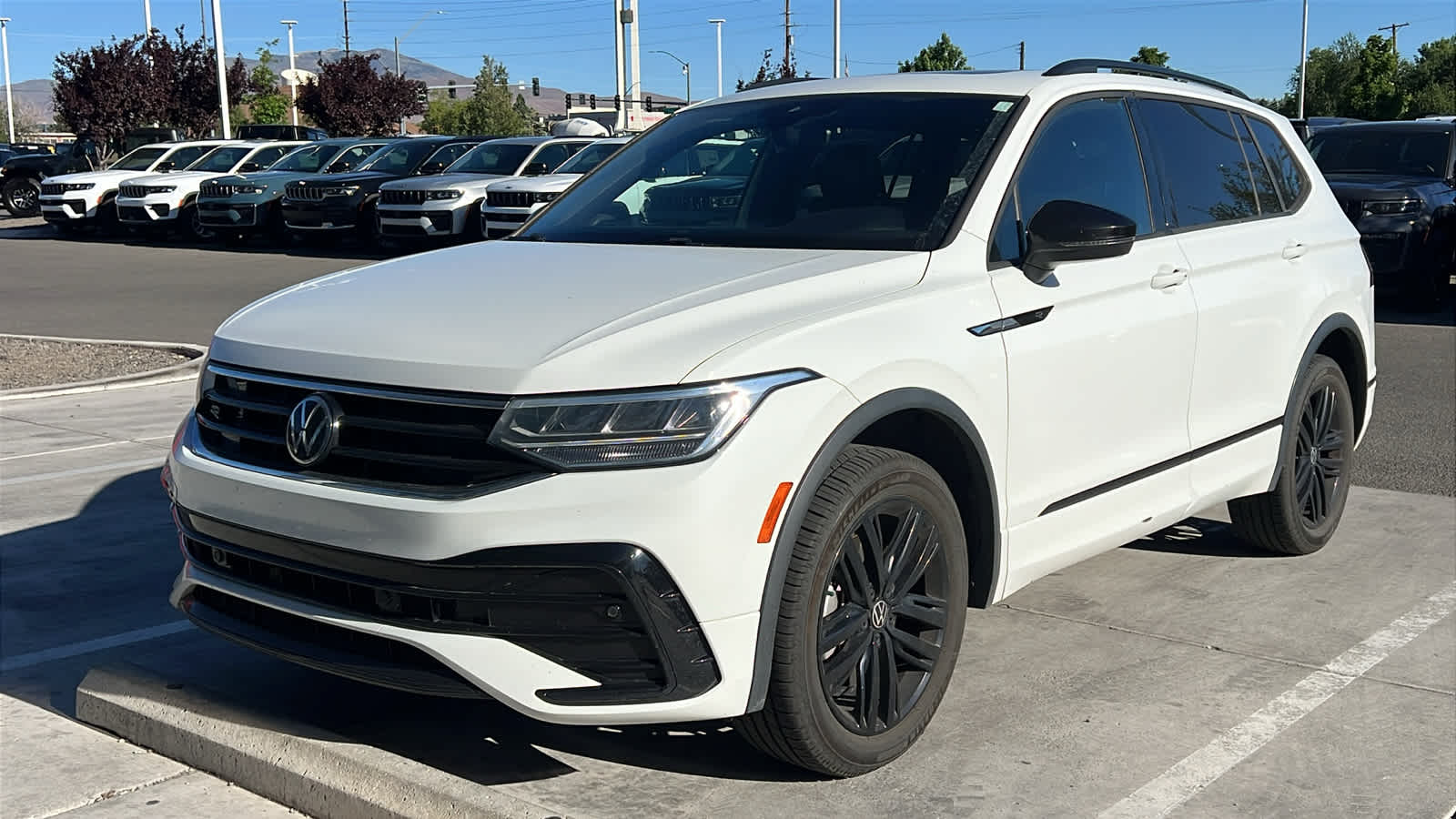 2022 Volkswagen Tiguan 2.0T SE R-Line Black 4Motion's photo
