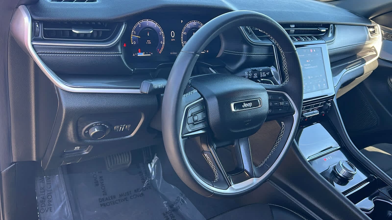 Thumbnail: 2023 Jeep Grand Cherokee - 10