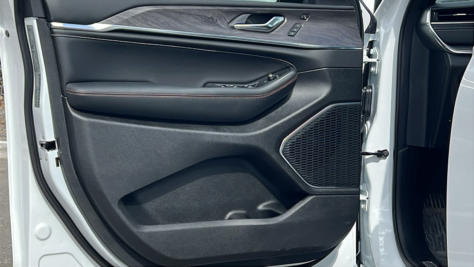 Thumbnail: 2025 Jeep Grand Cherokee - 23