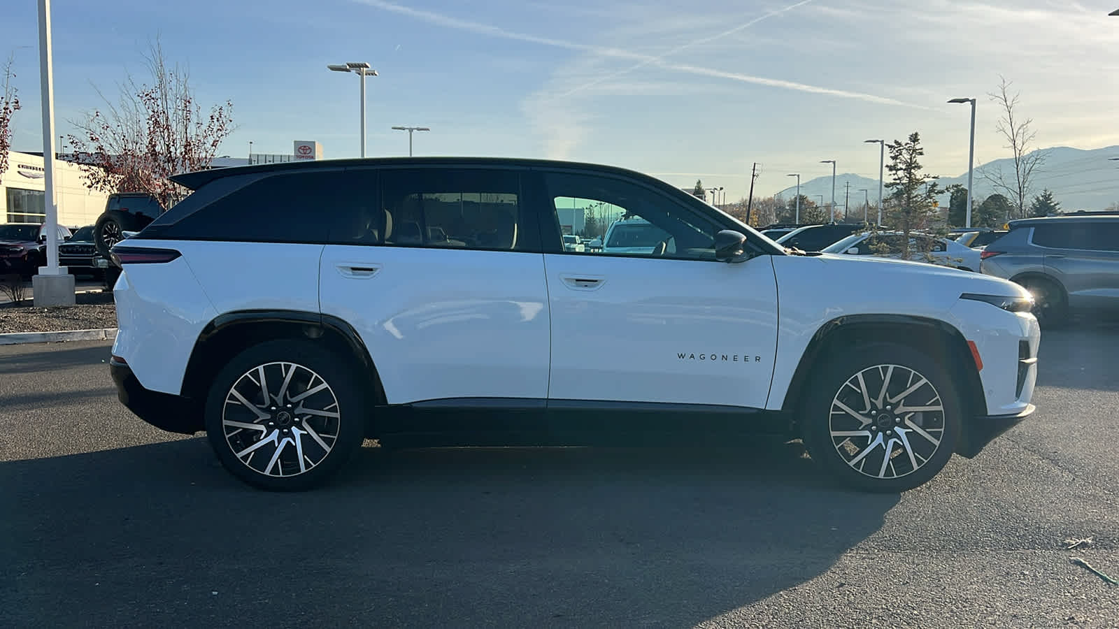 Thumbnail: 2025 Jeep Wagoneer S - 4