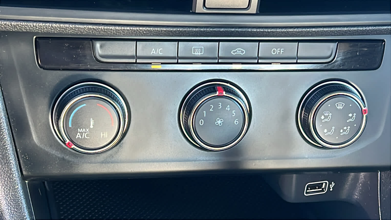 Thumbnail: 2019 Volkswagen Jetta - 14