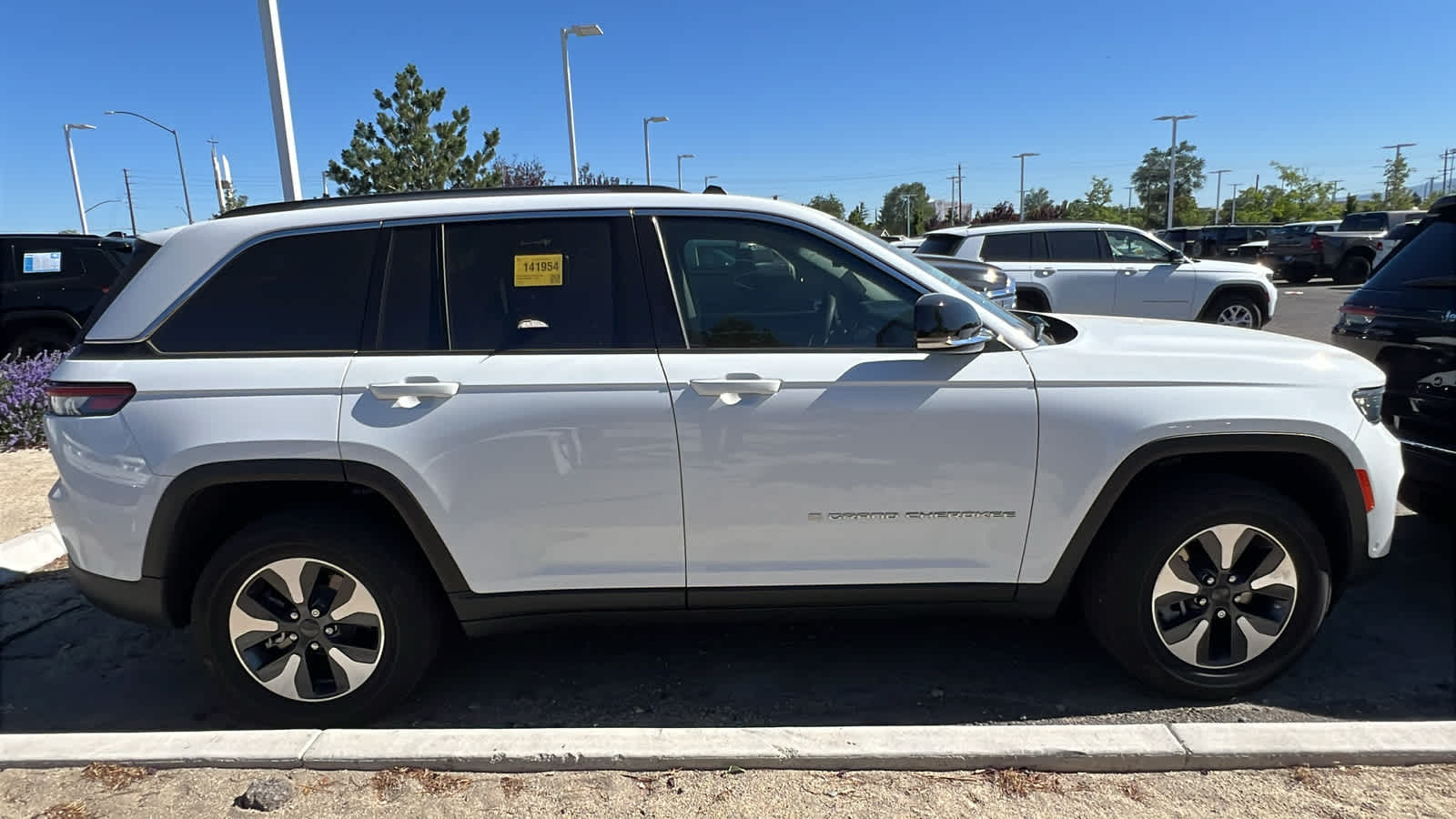 Thumbnail: 2023 Jeep Grand Cherokee - 9