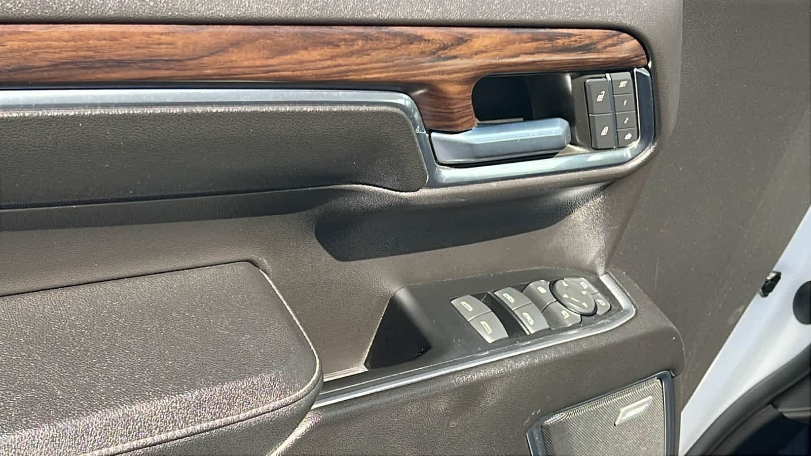 Thumbnail: 2023 GMC Sierra 1500 - 22