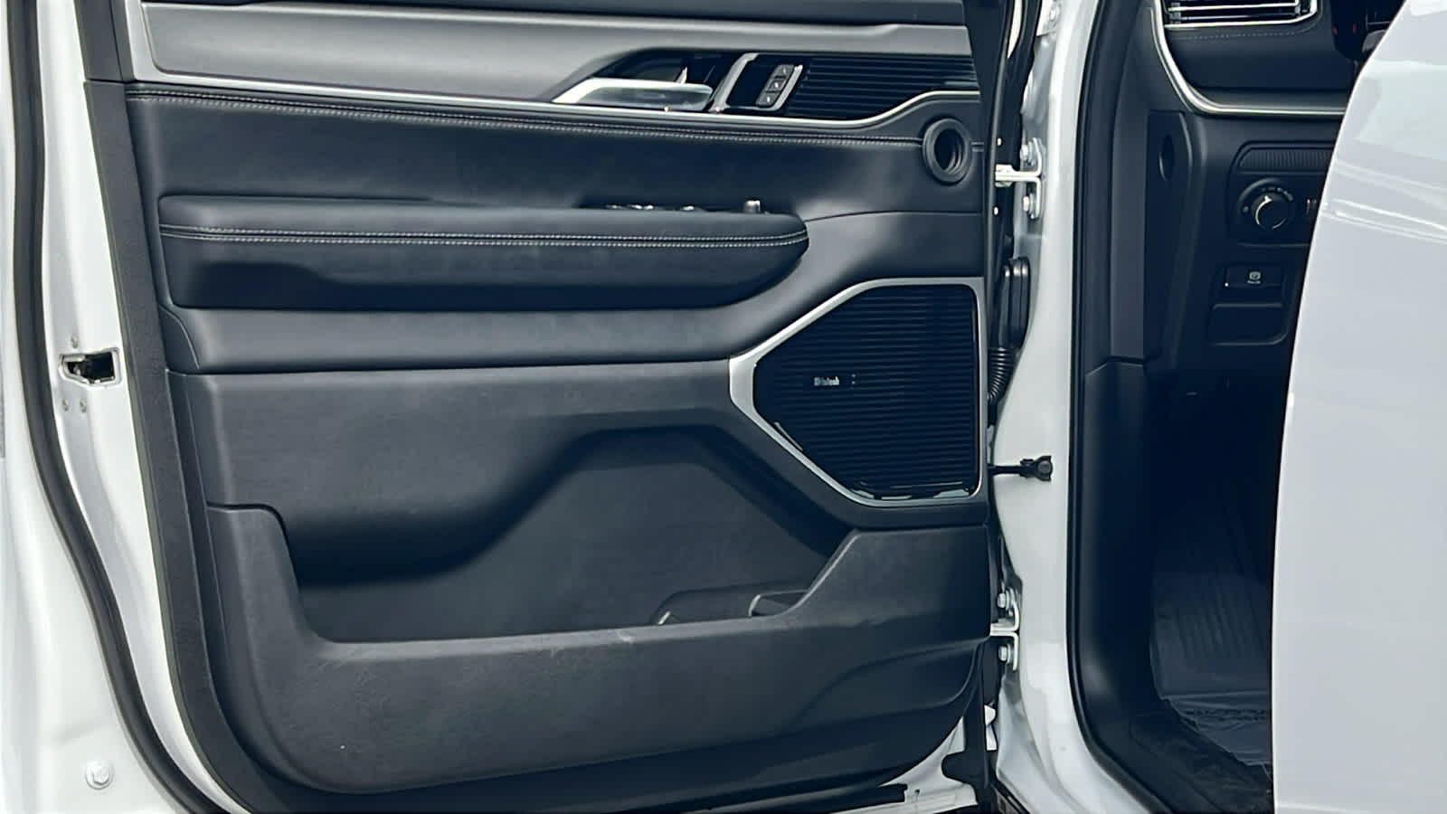 Thumbnail: 2026 Jeep Grand Wagoneer - 23