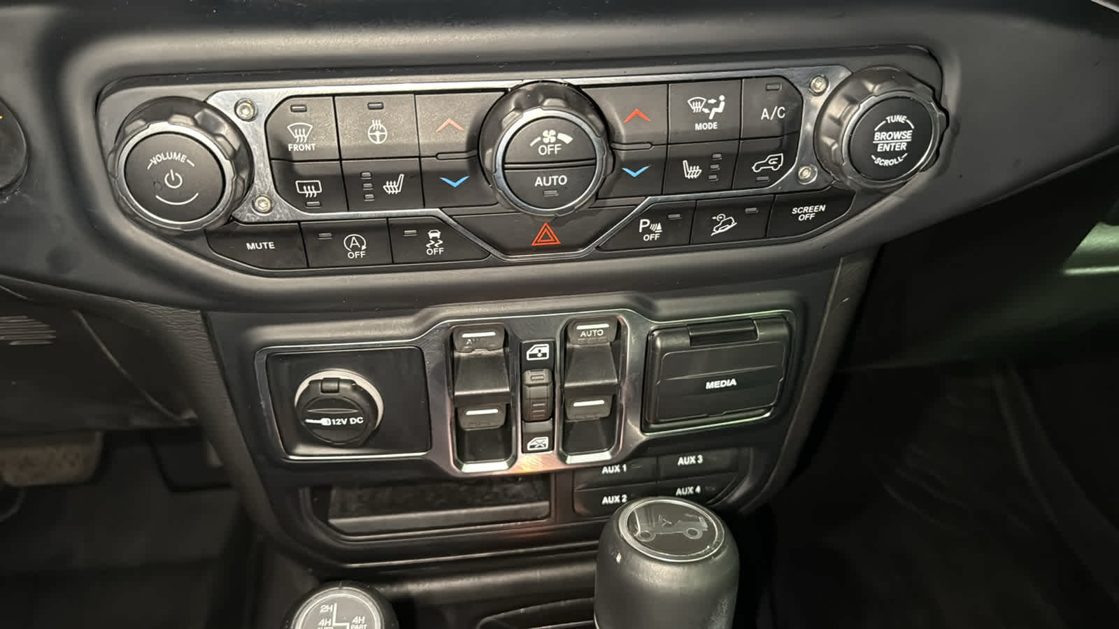 Thumbnail: 2019 Jeep Wrangler - 14