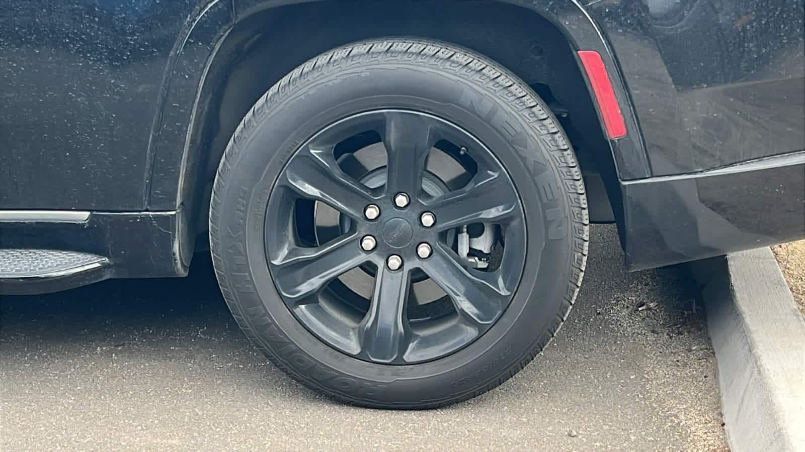 Thumbnail: 2023 Jeep Wagoneer - 9