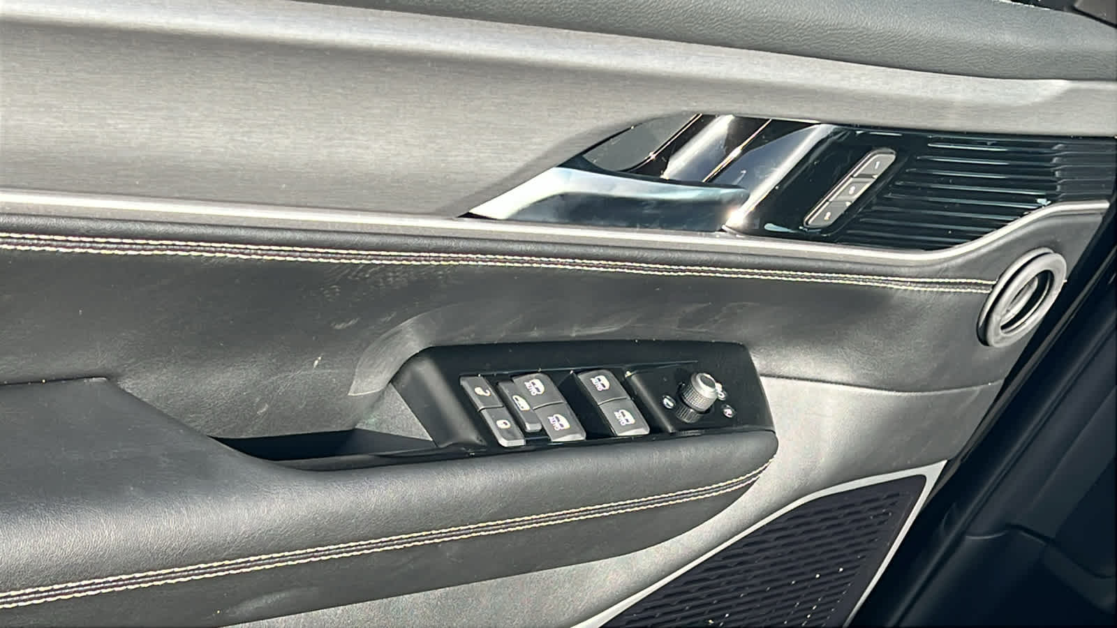 Thumbnail: 2026 Jeep Grand Wagoneer L - 22