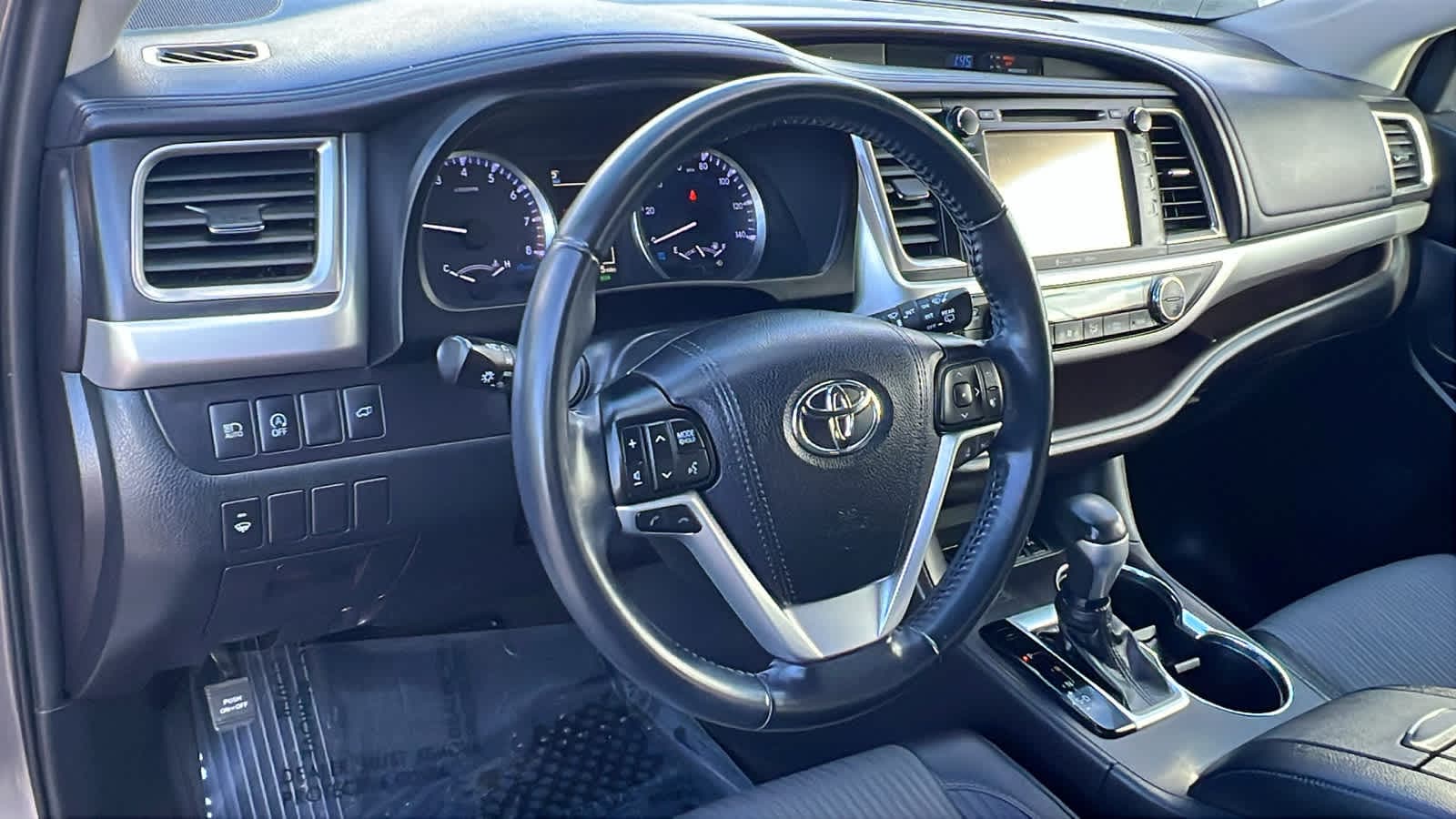 Thumbnail: 2019 Toyota Highlander - 10