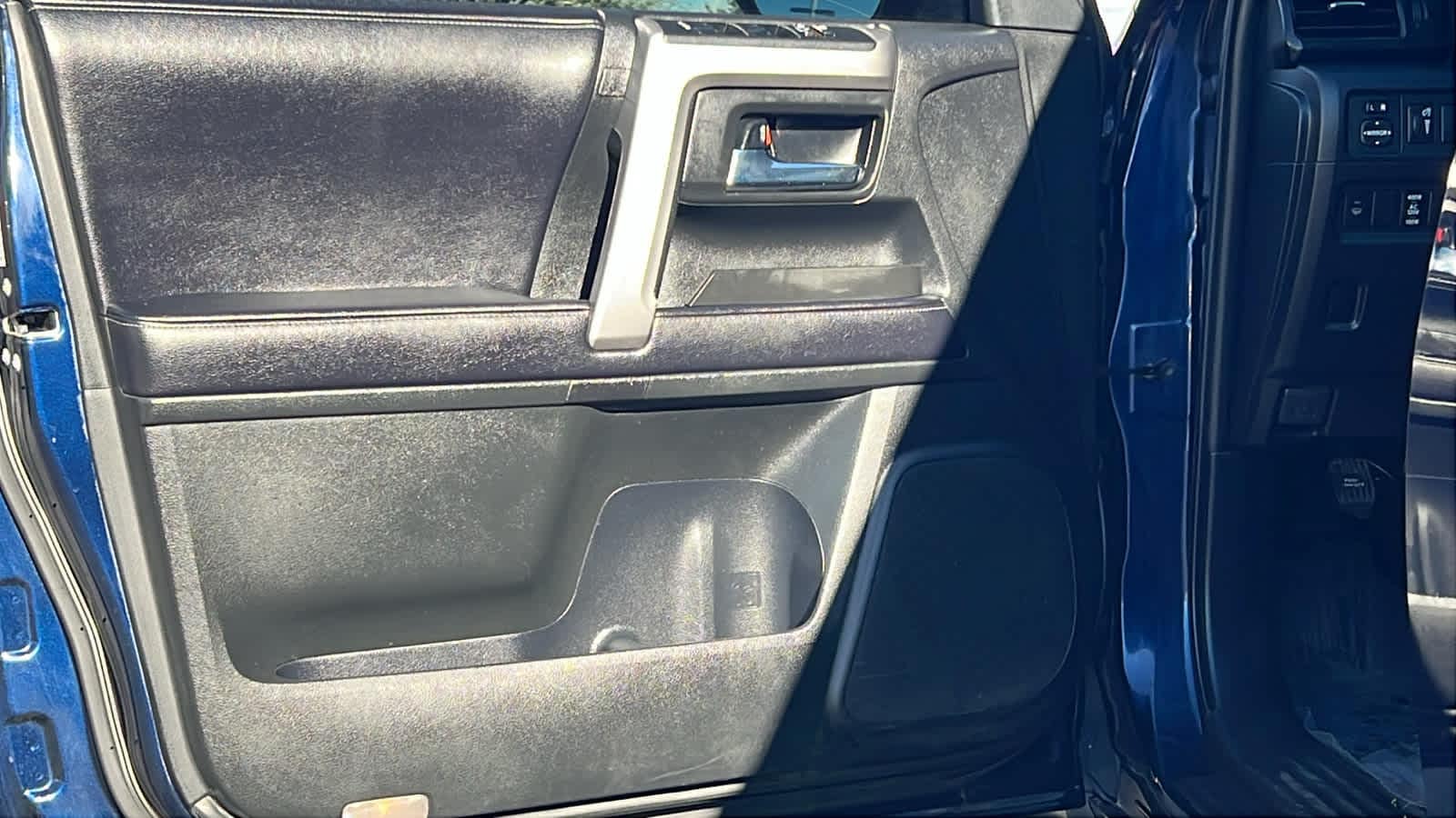 Thumbnail: 2018 Toyota 4Runner - 23