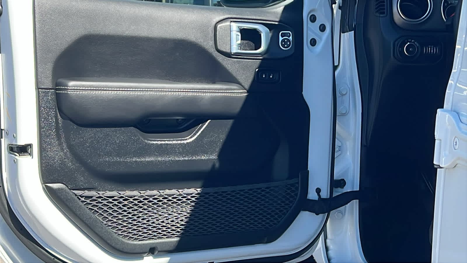 Thumbnail: 2021 Jeep Wrangler - 23