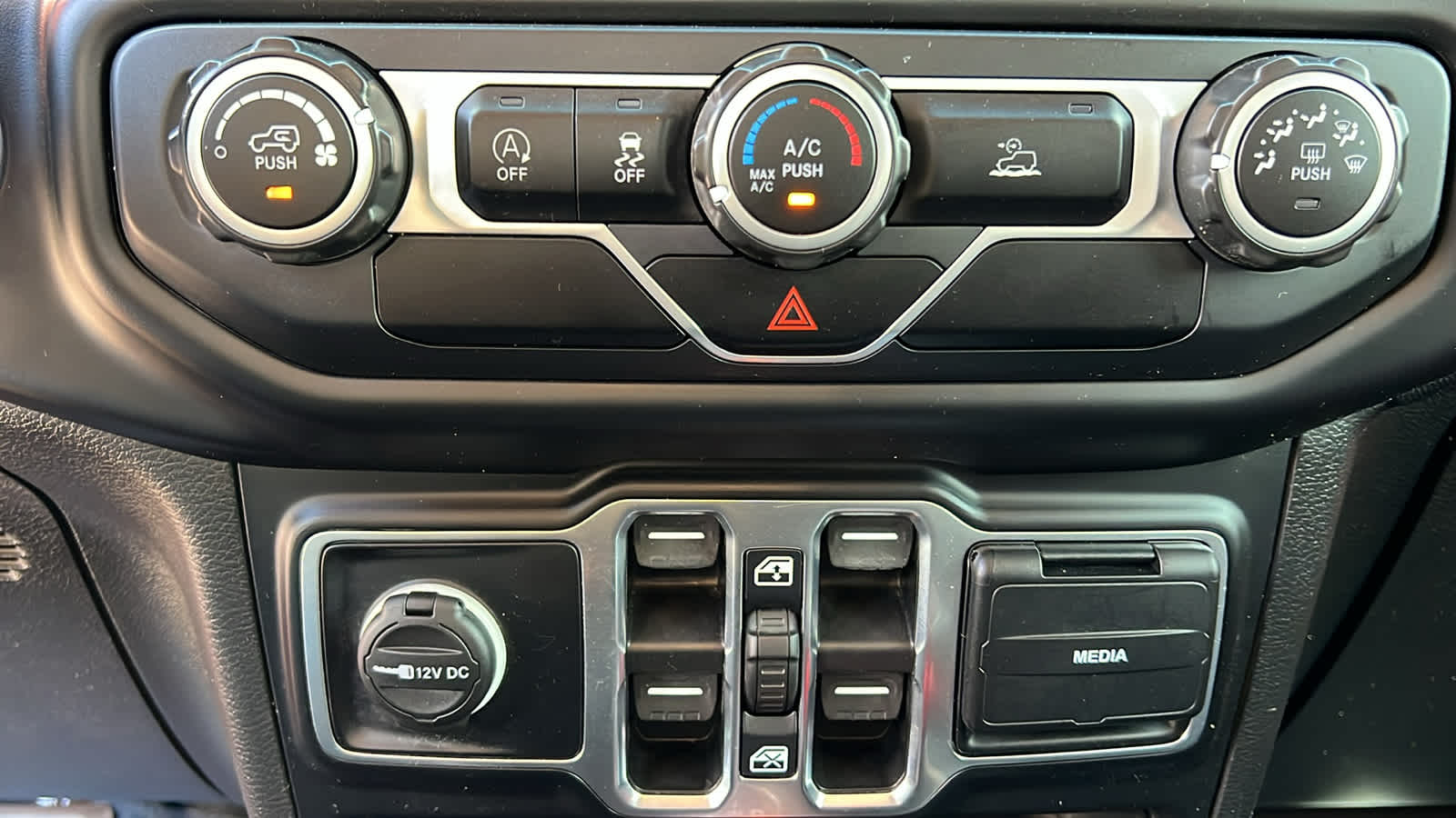 Thumbnail: 2021 Jeep Gladiator - 14