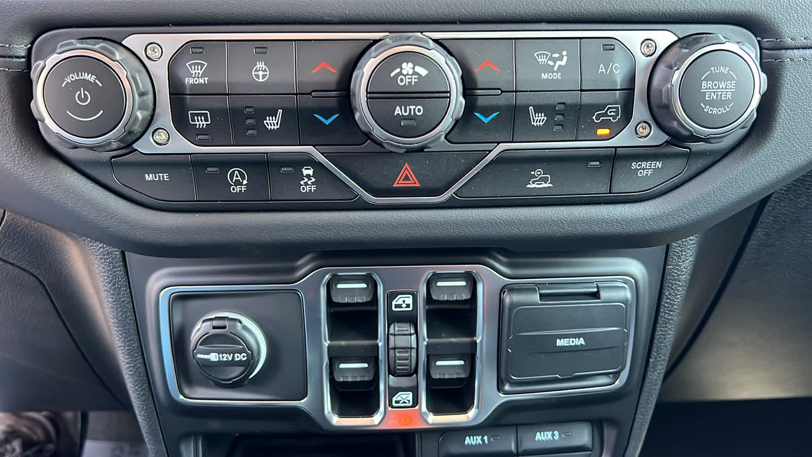 Thumbnail: 2025 Jeep Gladiator - 14