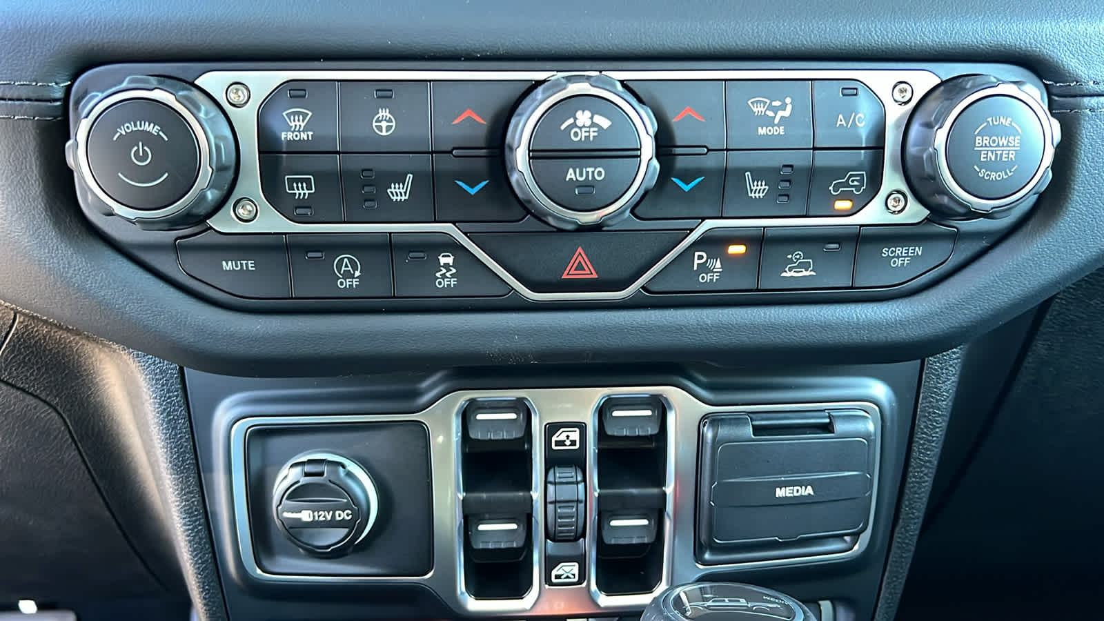 Thumbnail: 2025 Jeep Gladiator - 14